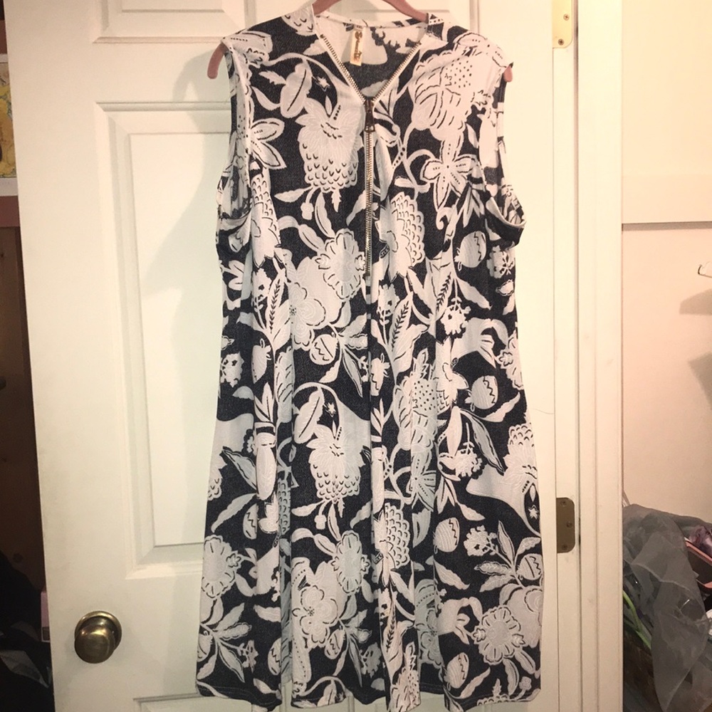 Sleeveless print dress with zipper